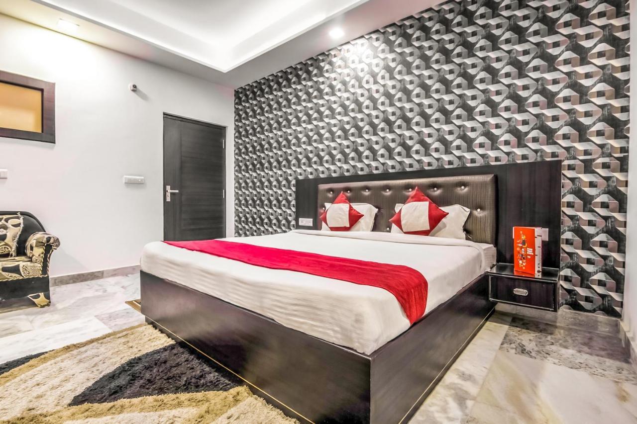 Oyo 8888 Riga Hs Deluxe Hotel Agra  Exterior photo